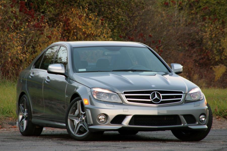  Mercedes-Benz C63 AMG 2009 года  (фото 21 из 32)